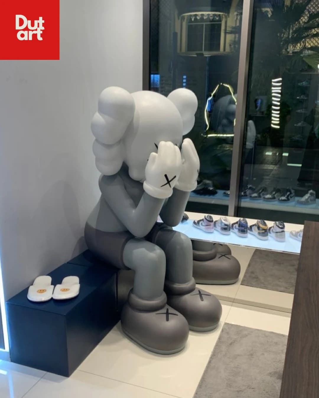 Fiberglas Kaws Heykel